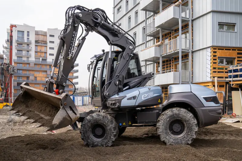 Električni bager E12Z daj v serijski proizvodnji!
